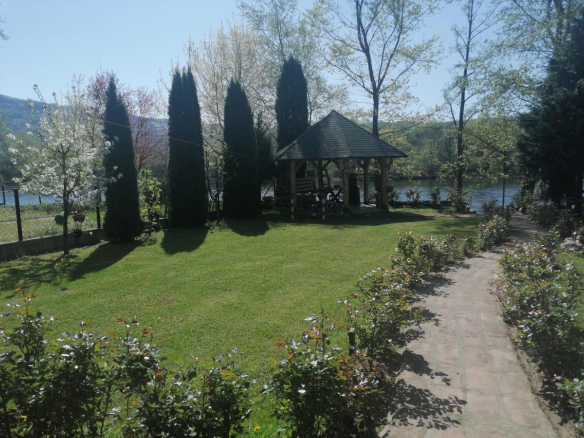 Apartman "Kapetana Luka" Ljubovija Buitenkant foto